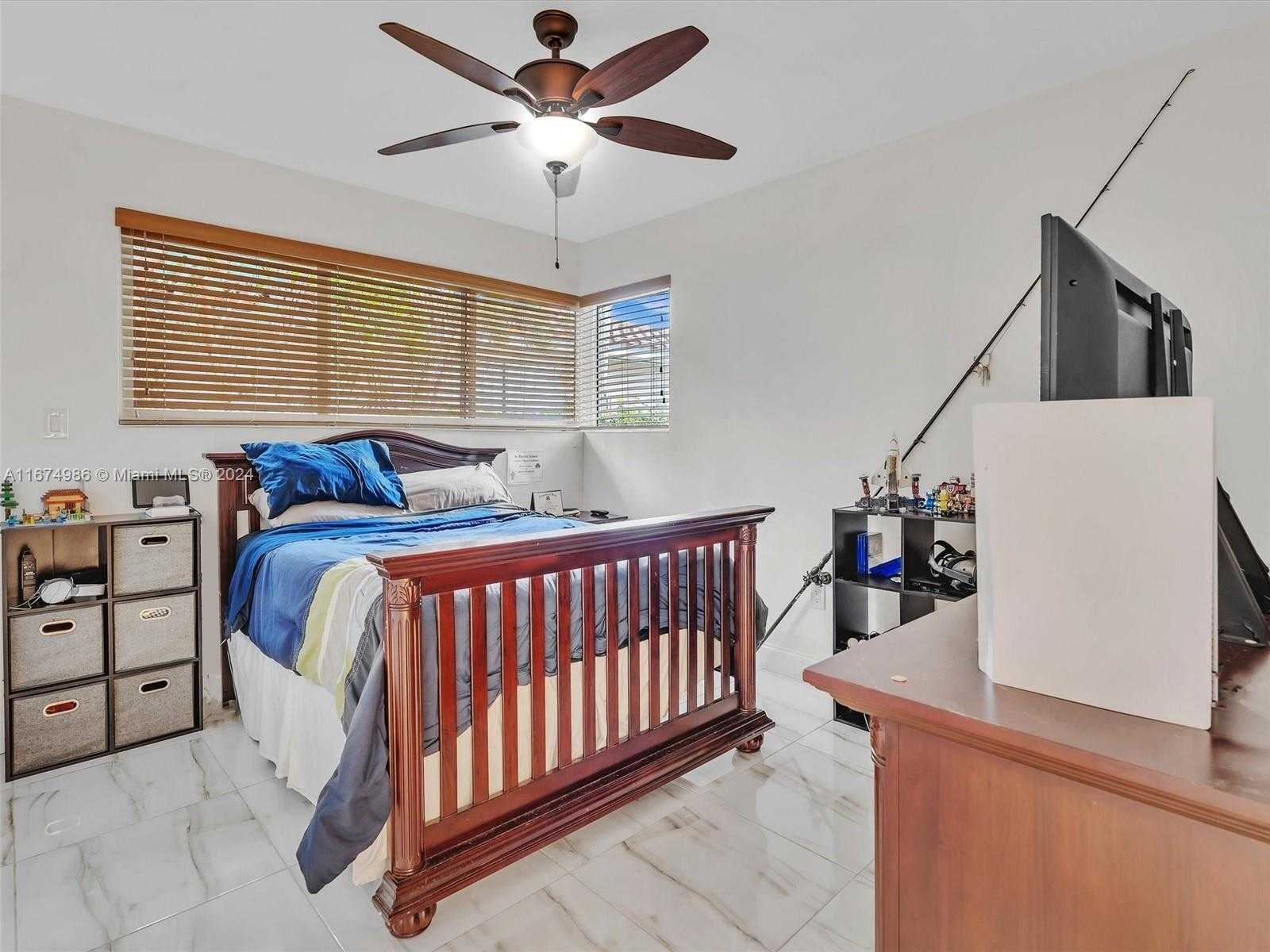 Small Image of 7504 HISPANOLA AVE, North Bay Village Number 35