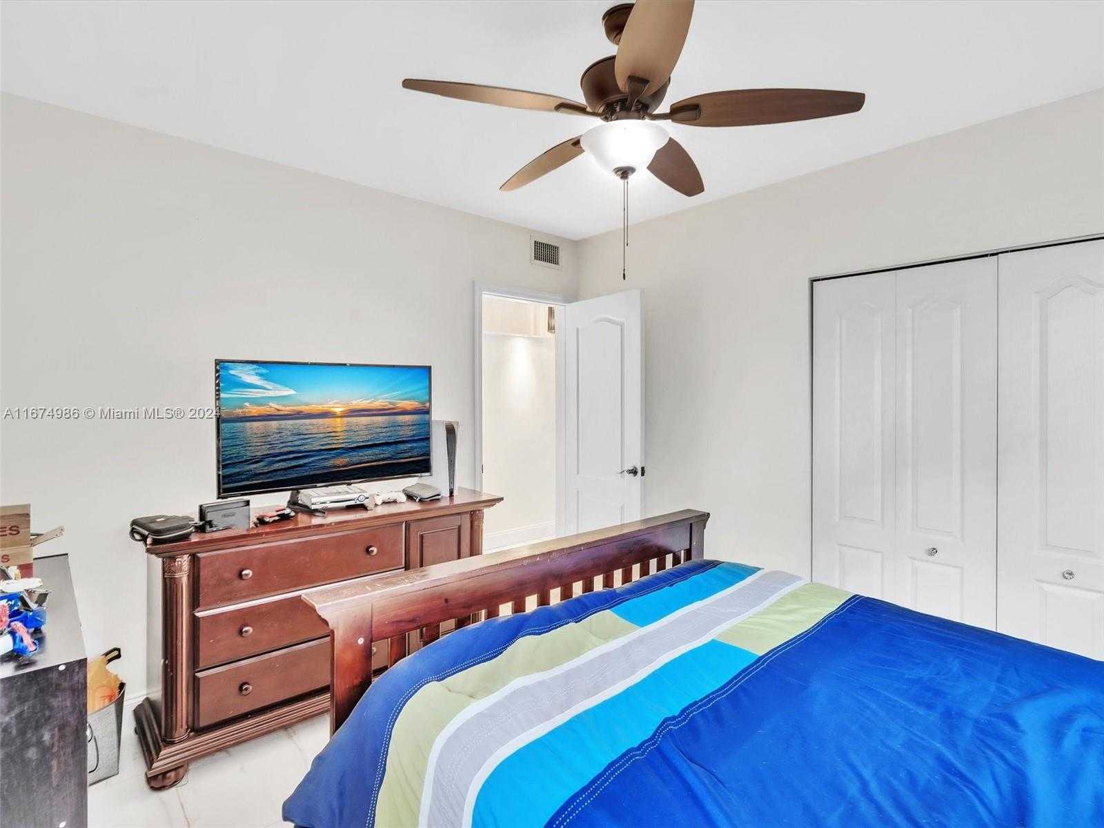 Small Image of 7504 HISPANOLA AVE, North Bay Village Number 36