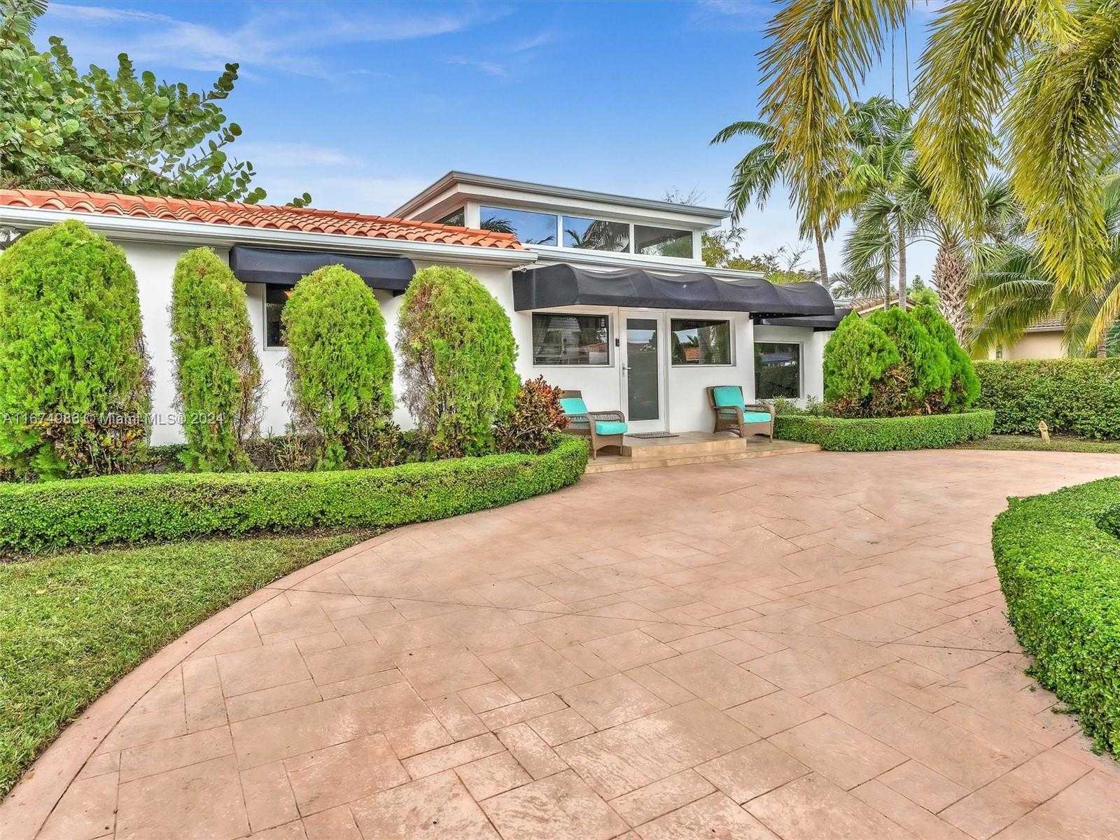 Small Image of 7504 HISPANOLA AVE, North Bay Village Number 4