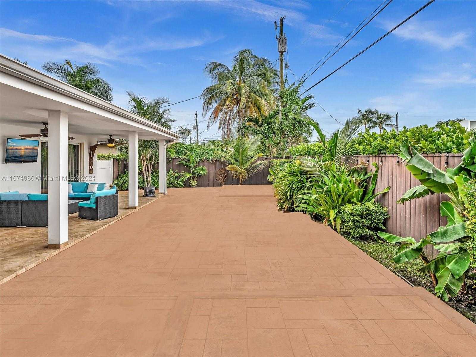 Small Image of 7504 HISPANOLA AVE, North Bay Village Number 59