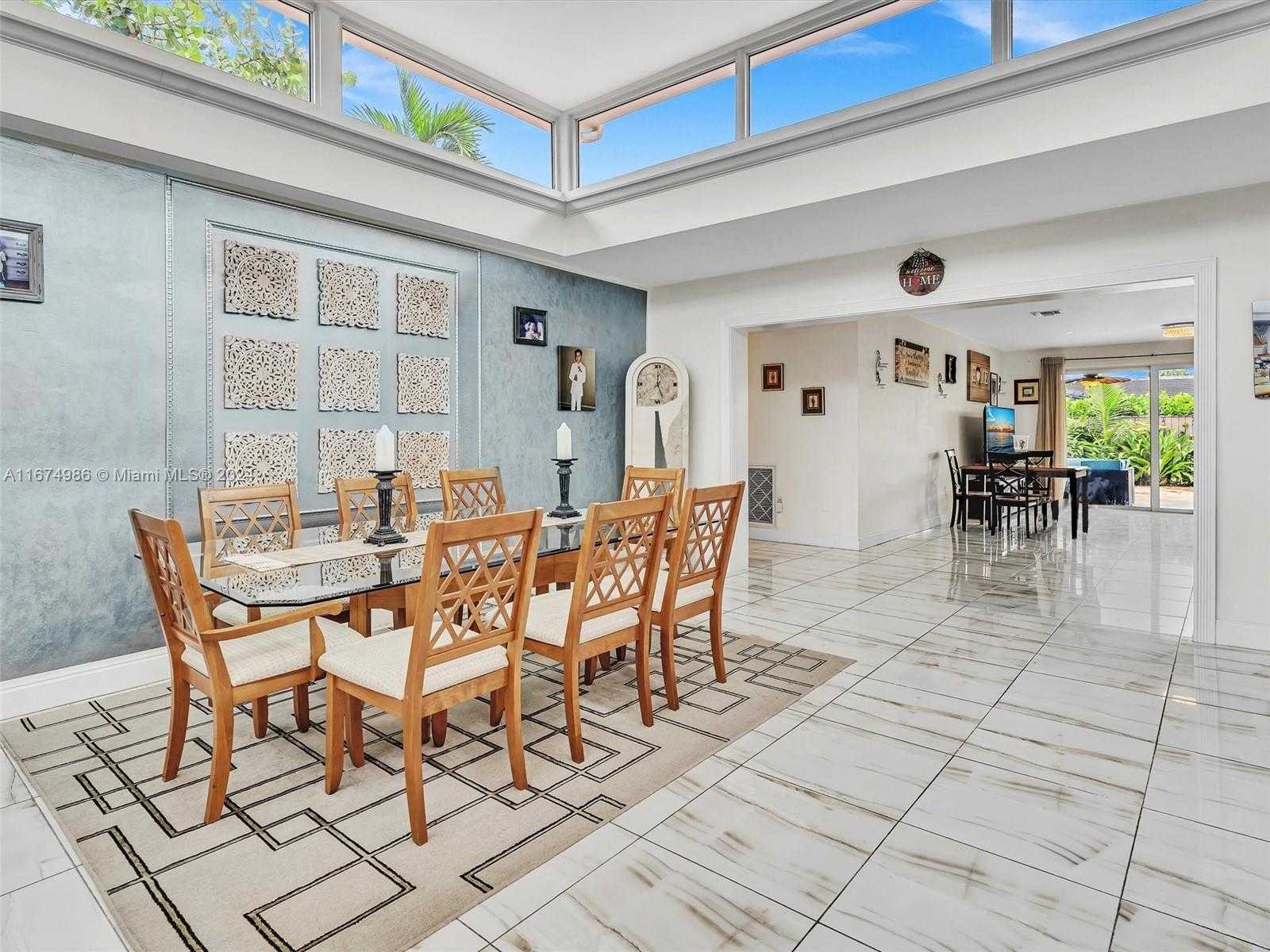 Small Image of 7504 HISPANOLA AVE, North Bay Village Number 9
