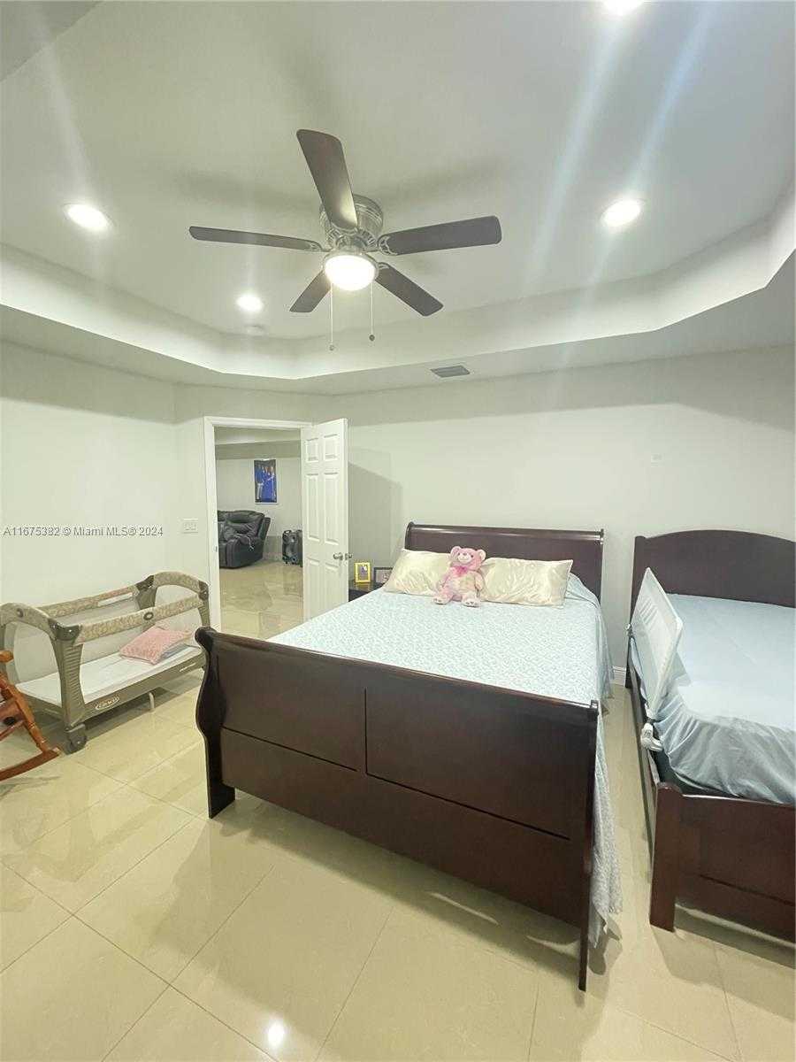 Small Image of 1369 RAINBOW AVE, Palm Beach Number 14