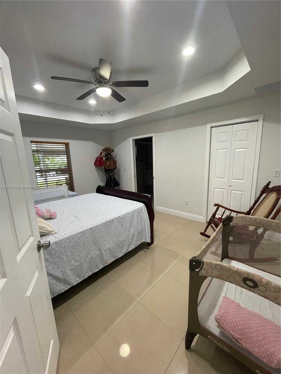 Small Image of 1369 RAINBOW AVE, Palm Beach Number 15