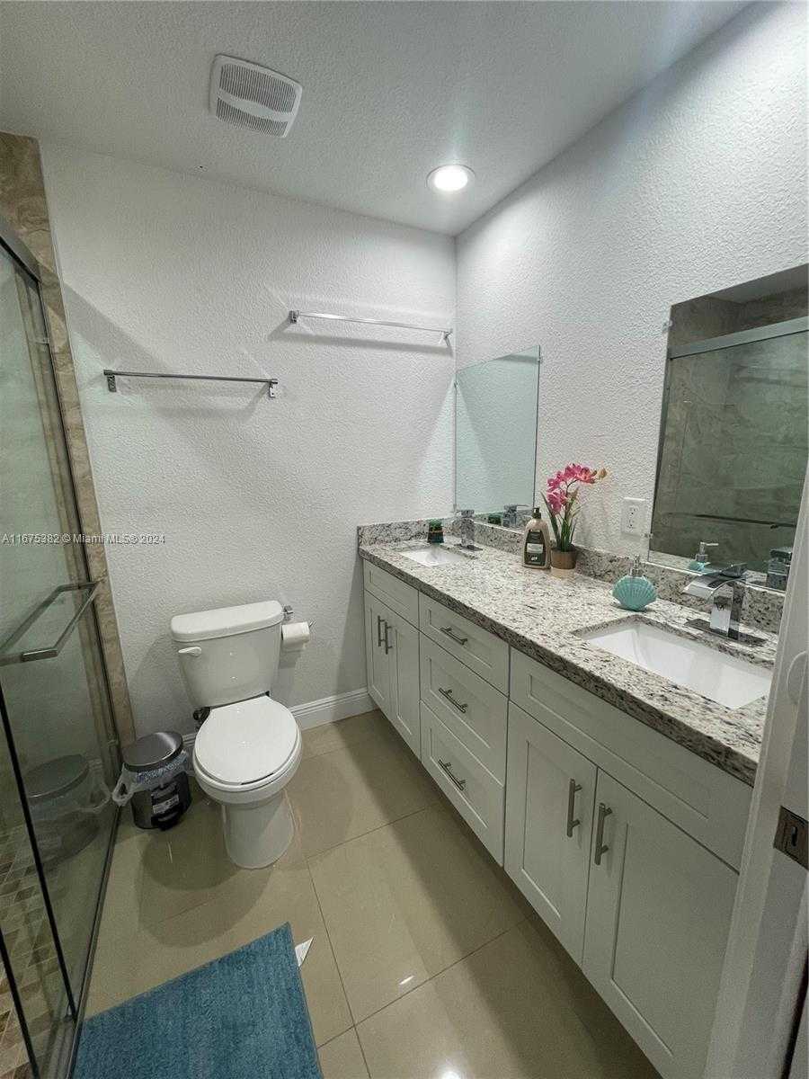 Small Image of 1369 RAINBOW AVE, Palm Beach Number 16