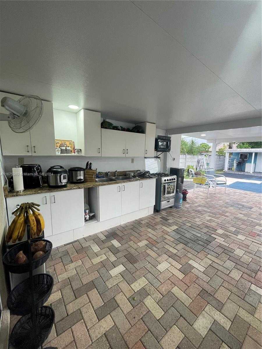 Small Image of 1369 RAINBOW AVE, Palm Beach Number 19