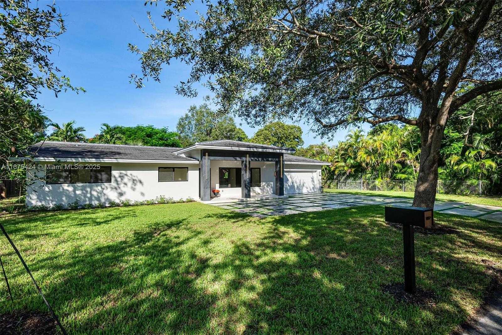 Small Image of 12820 SOUTH WEST 83RD CT, Pinecrest Number 2