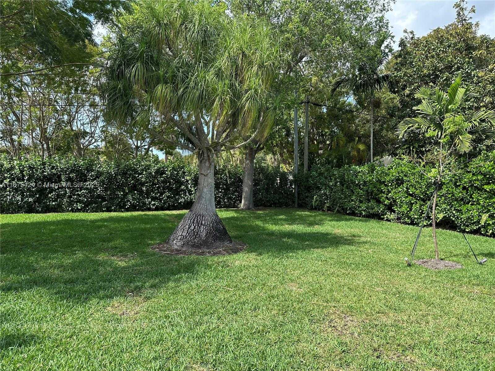 Small Image of 12820 SOUTH WEST 83RD CT, Pinecrest Number 41