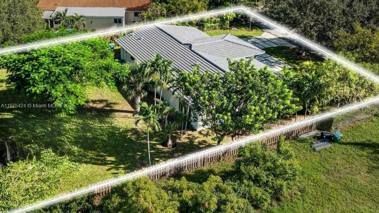 Small Image of 12820 SOUTH WEST 83RD CT, Pinecrest Number 45