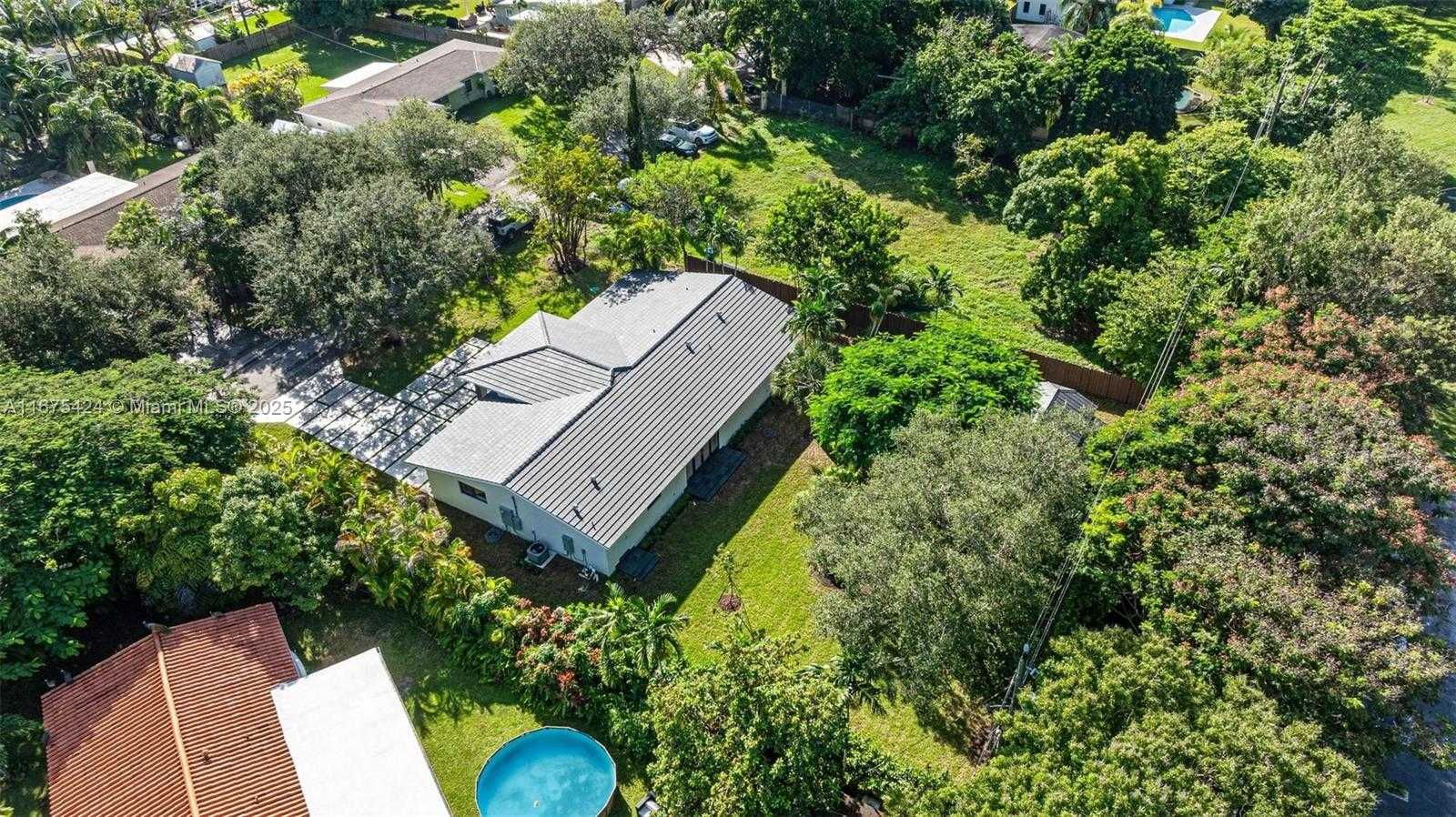 Small Image of 12820 SOUTH WEST 83RD CT, Pinecrest Number 47
