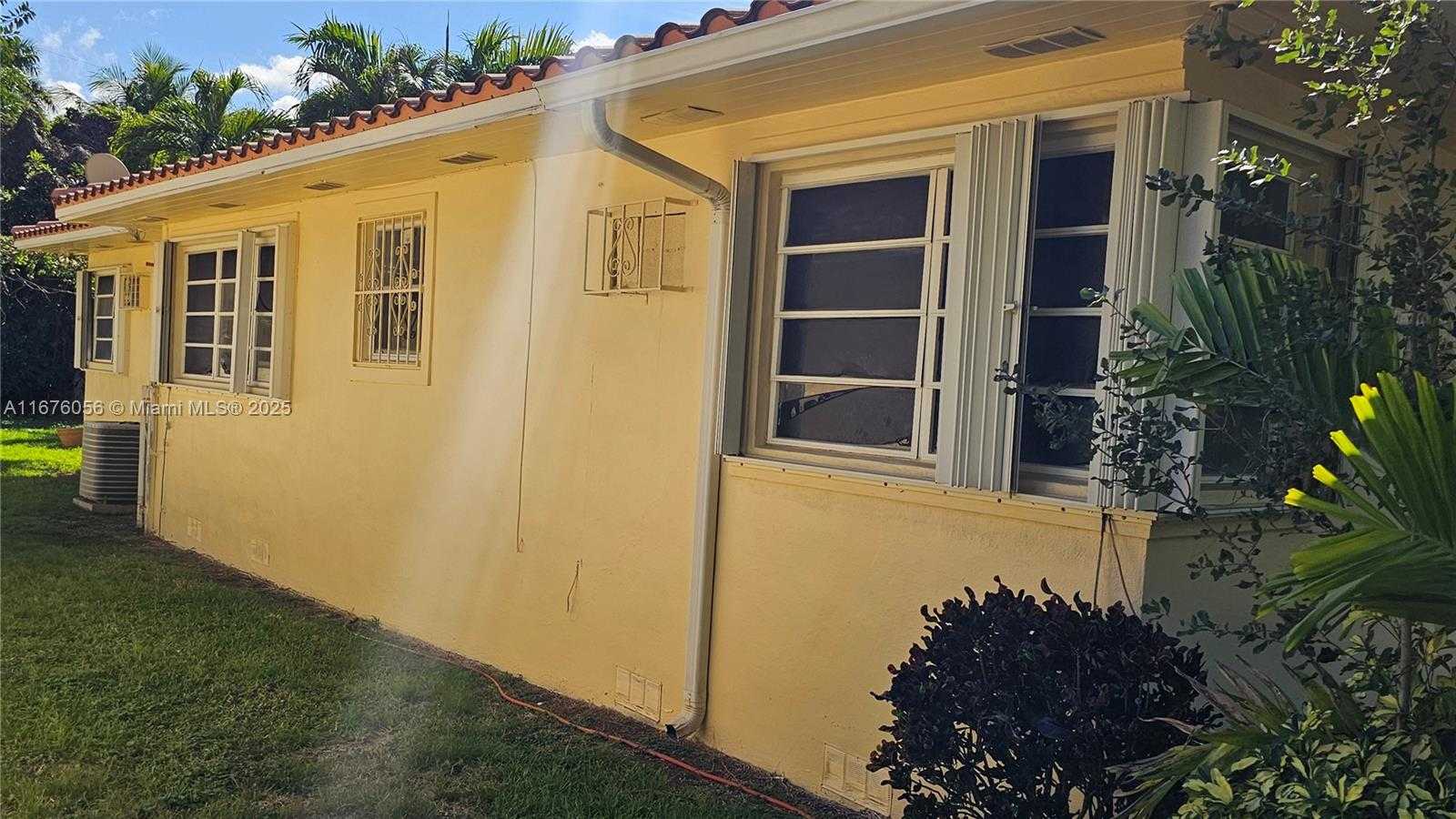 Small Image of 156 NORTH WEST 88TH ST, El Portal Number 11