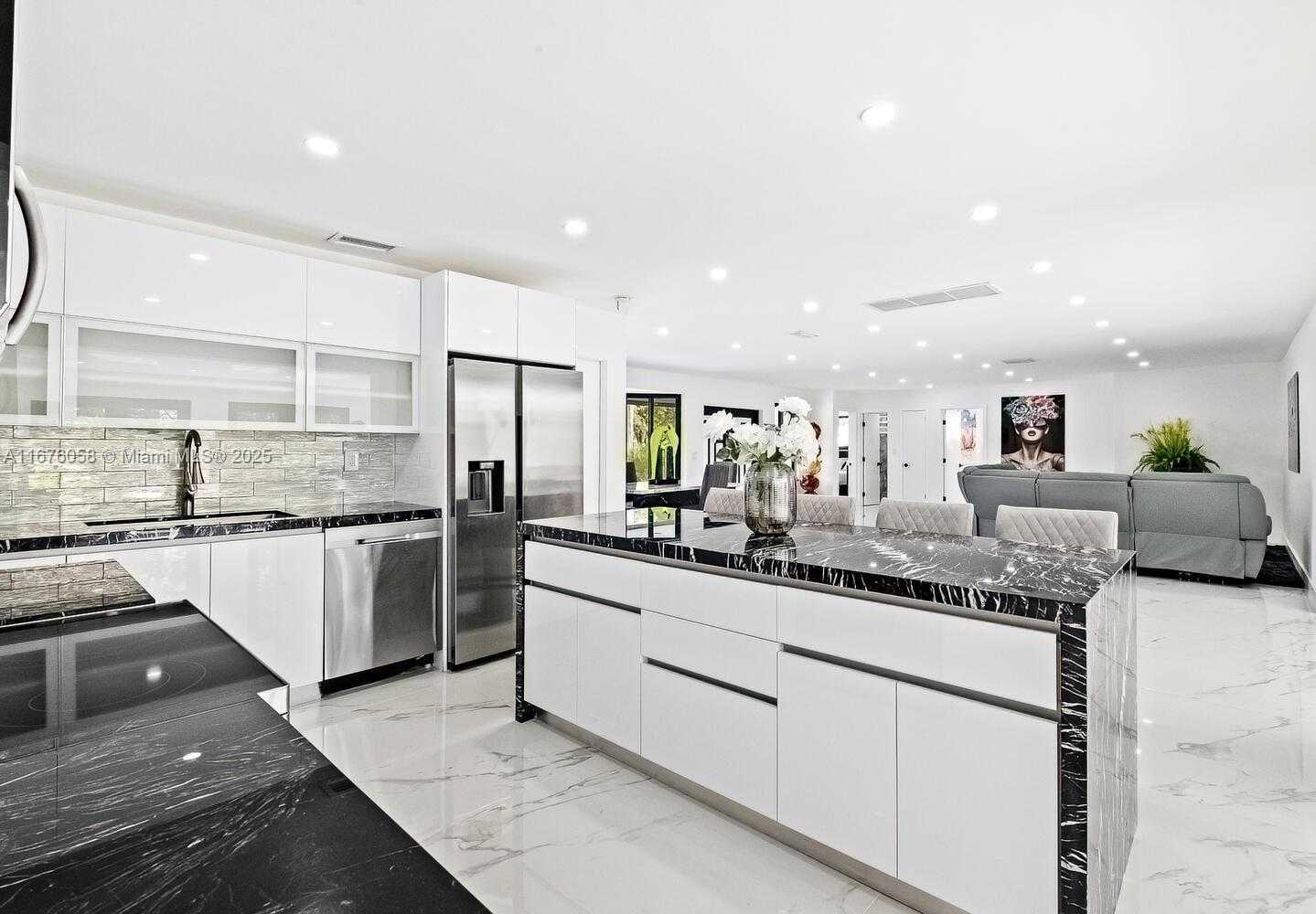 Small Image of 2340 NORTH EAST 194TH ST, Miami Number 14
