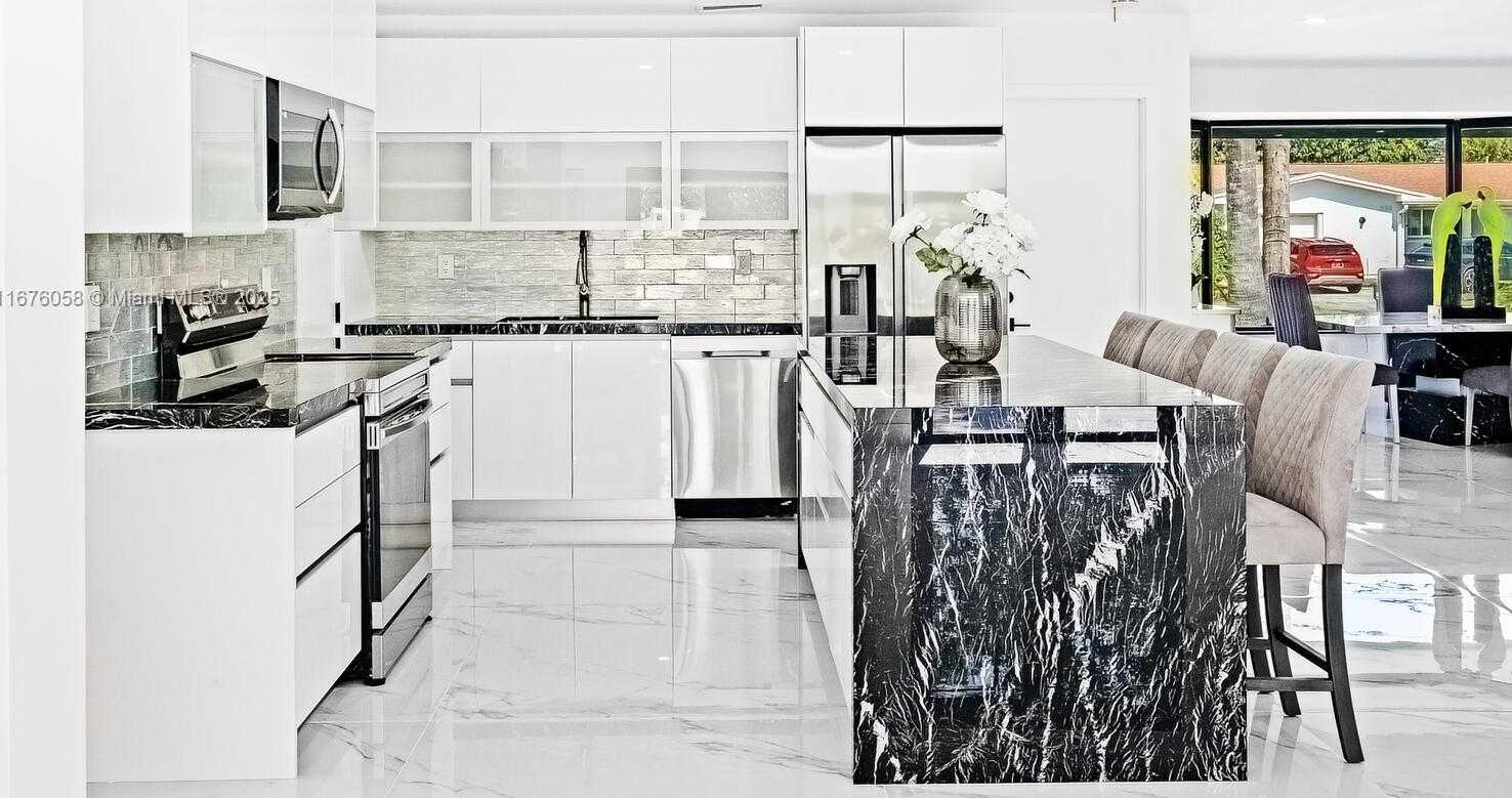 Small Image of 2340 NORTH EAST 194TH ST, Miami Number 15