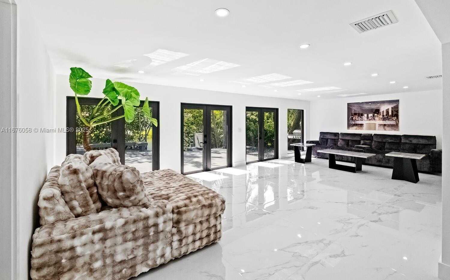 Small Image of 2340 NORTH EAST 194TH ST, Miami Number 17