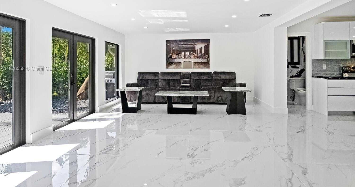 Small Image of 2340 NORTH EAST 194TH ST, Miami Number 18