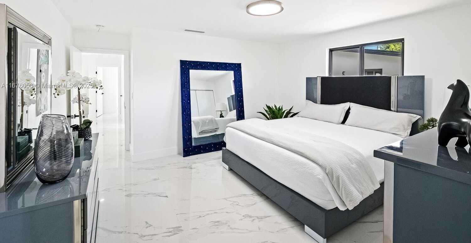 Small Image of 2340 NORTH EAST 194TH ST, Miami Number 19