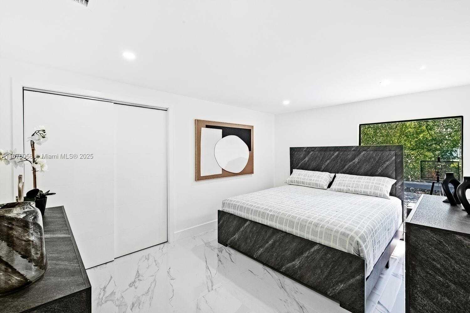 Small Image of 2340 NORTH EAST 194TH ST, Miami Number 23