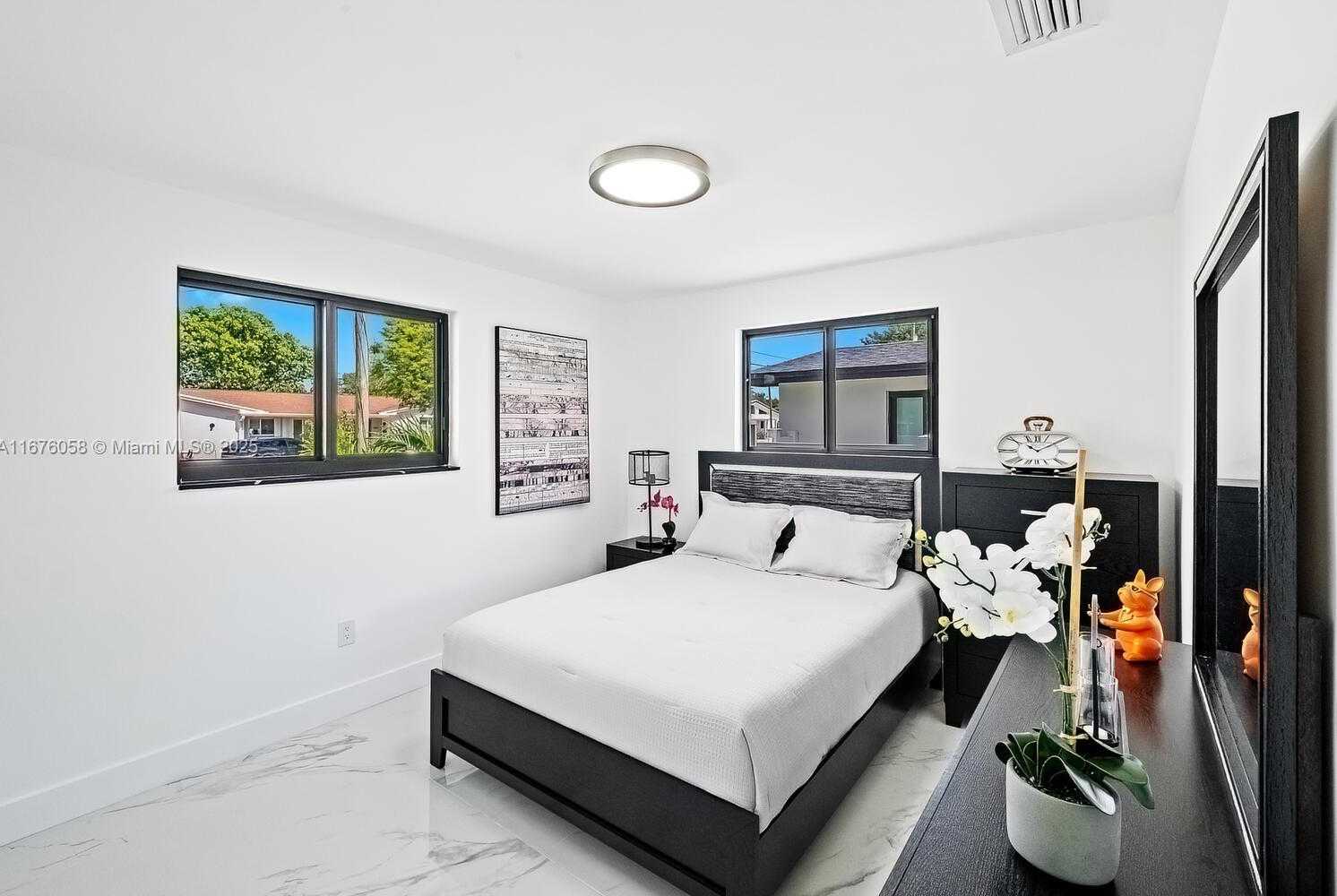 Small Image of 2340 NORTH EAST 194TH ST, Miami Number 25