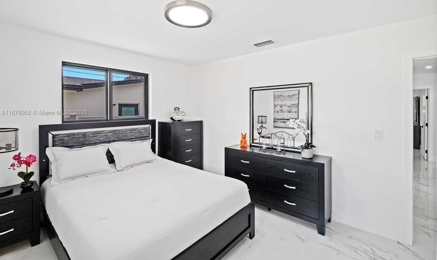 Small Image of 2340 NORTH EAST 194TH ST, Miami Number 26