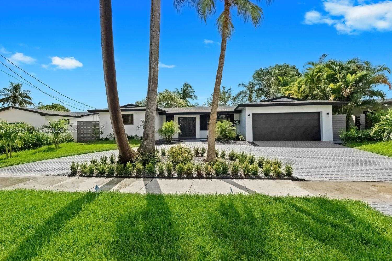 Small Image of 2340 NORTH EAST 194TH ST, Miami Number 44