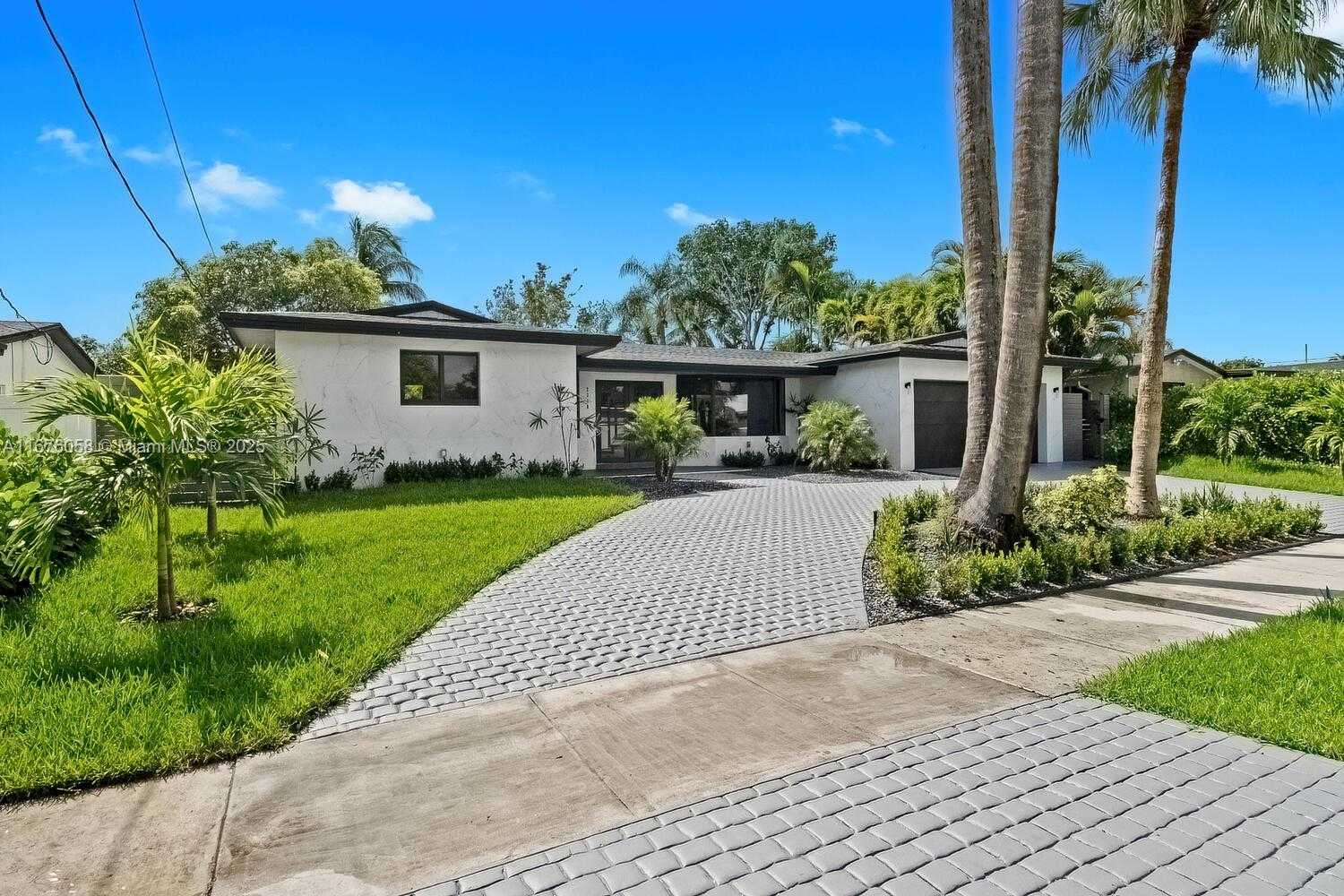 Small Image of 2340 NORTH EAST 194TH ST, Miami Number 45