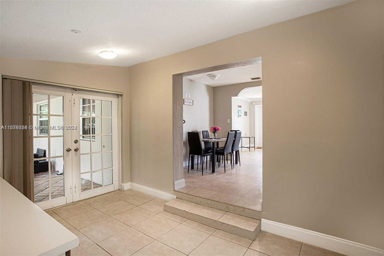 Small Image of 1531 MOFFETT ST, Hollywood Number 10