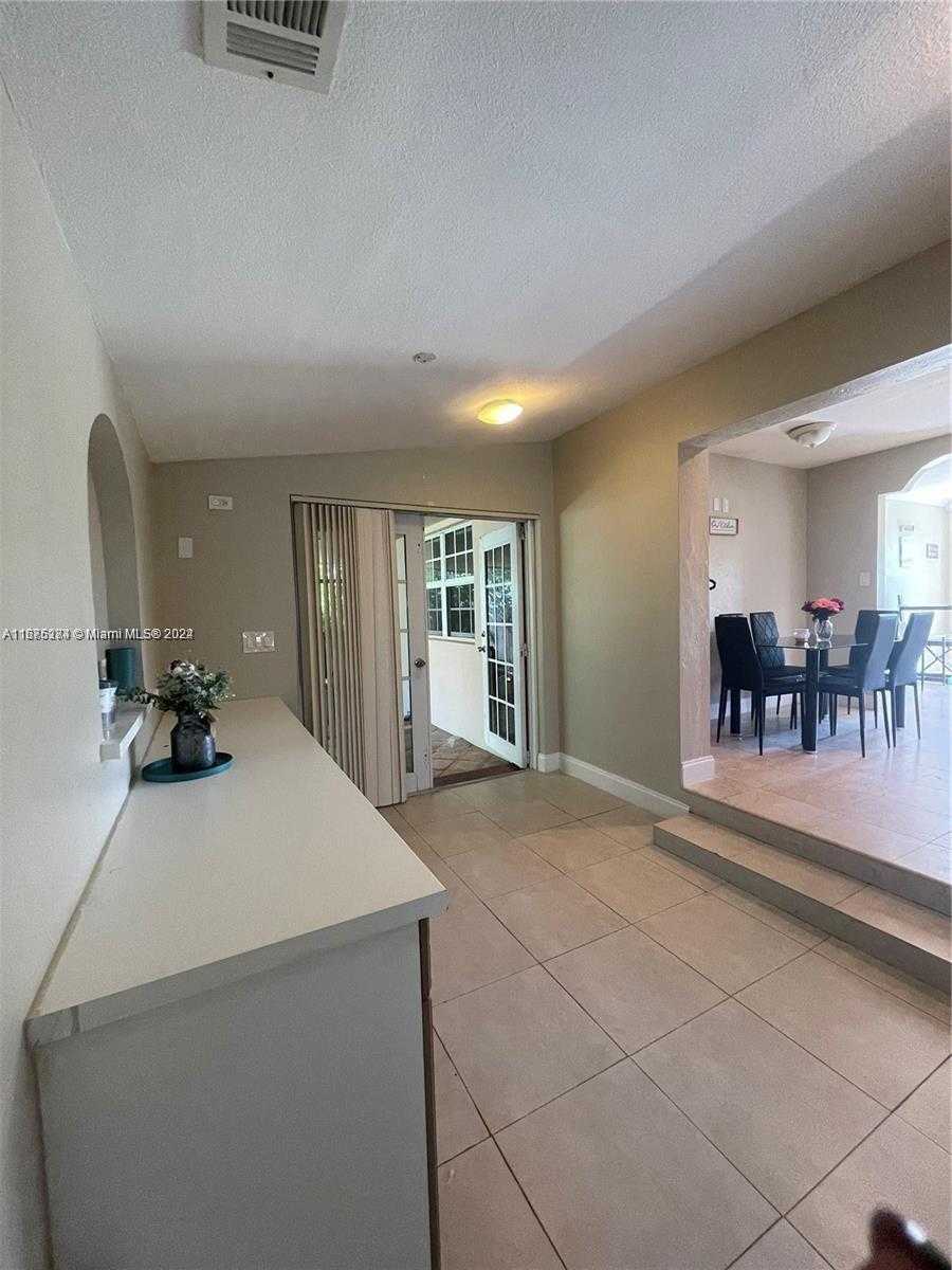 Small Image of 1531 MOFFETT ST, Hollywood Number 11
