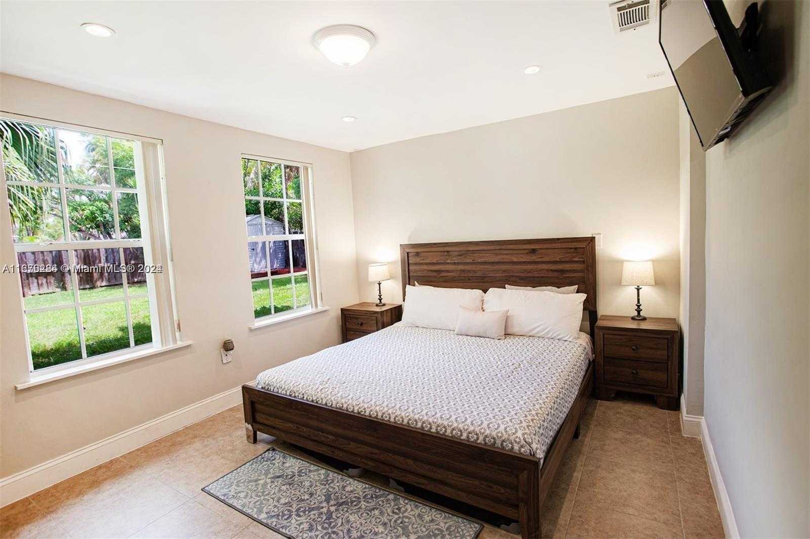 Small Image of 1531 MOFFETT ST, Hollywood Number 15