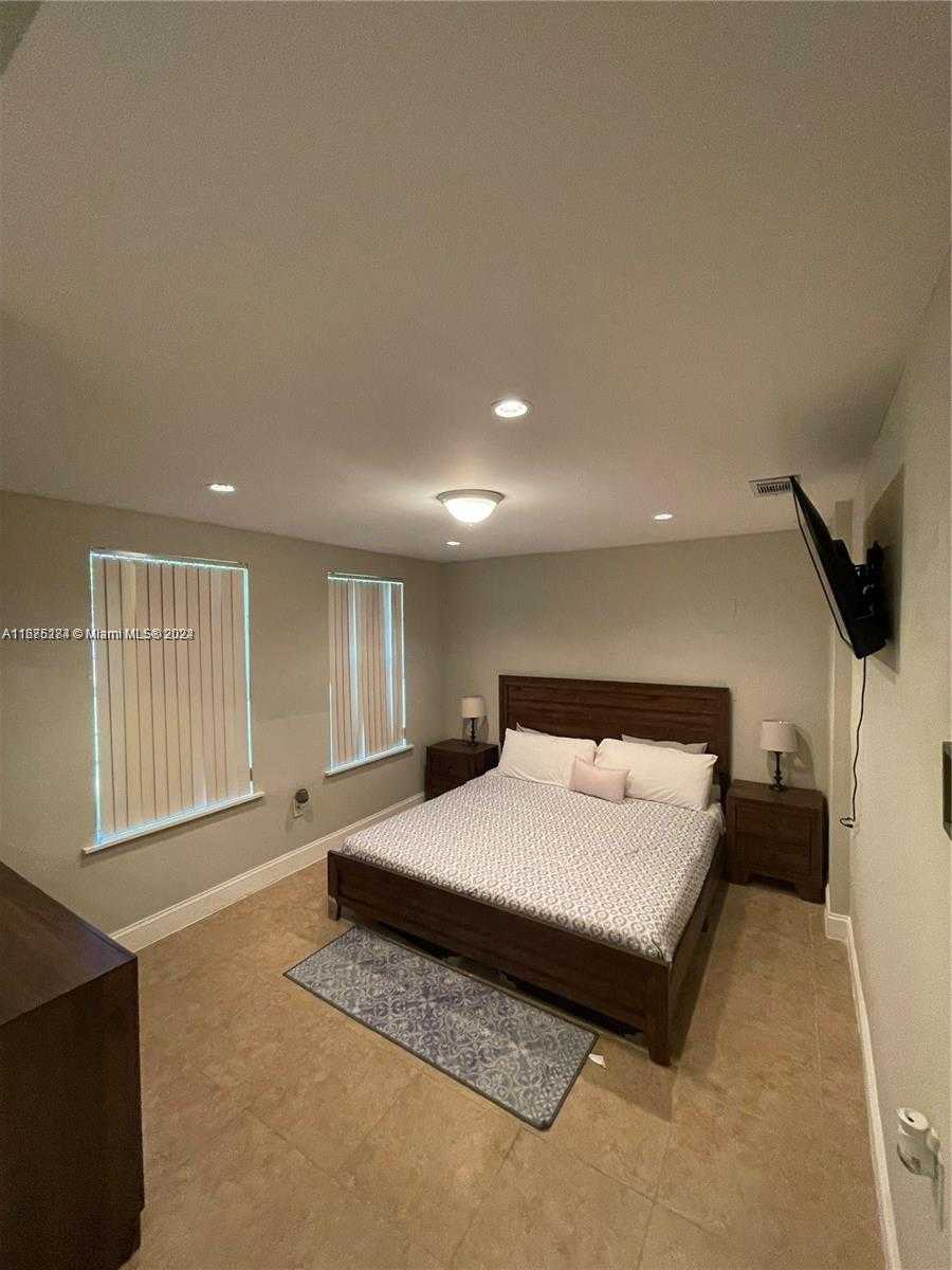 Small Image of 1531 MOFFETT ST, Hollywood Number 17