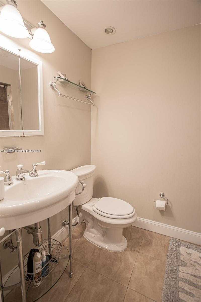 Small Image of 1531 MOFFETT ST, Hollywood Number 19