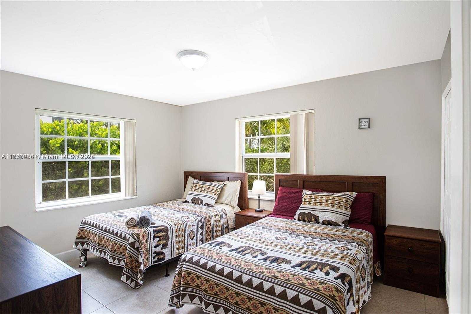 Small Image of 1531 MOFFETT ST, Hollywood Number 21