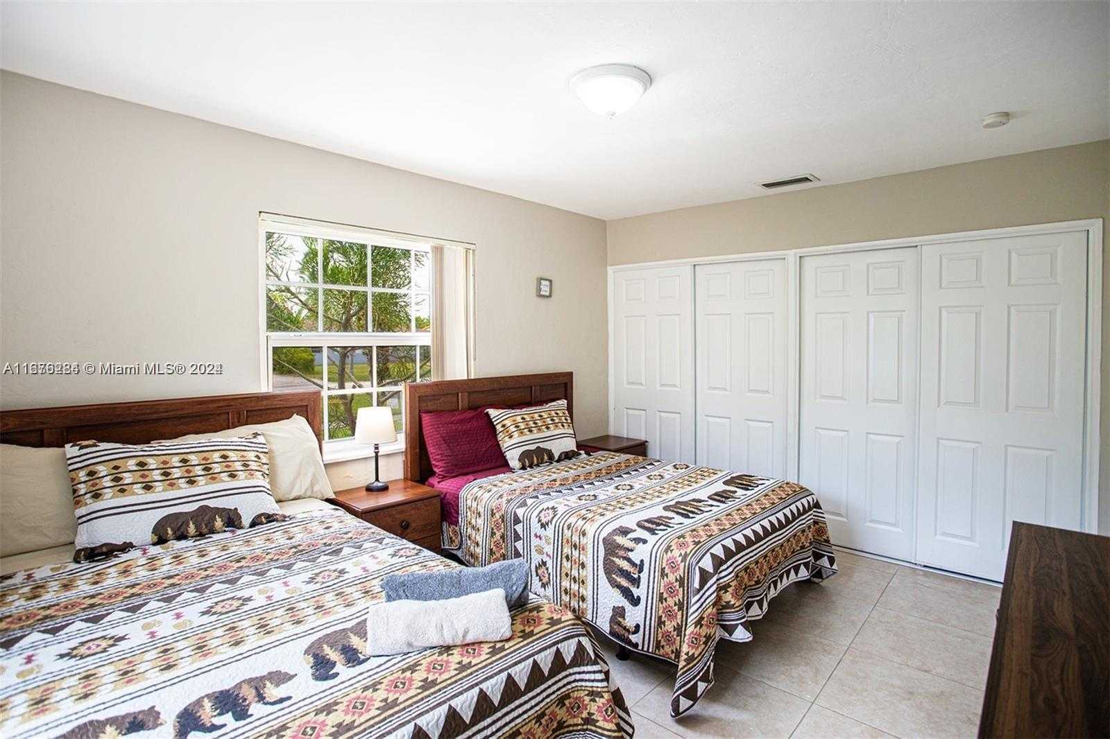 Small Image of 1531 MOFFETT ST, Hollywood Number 22