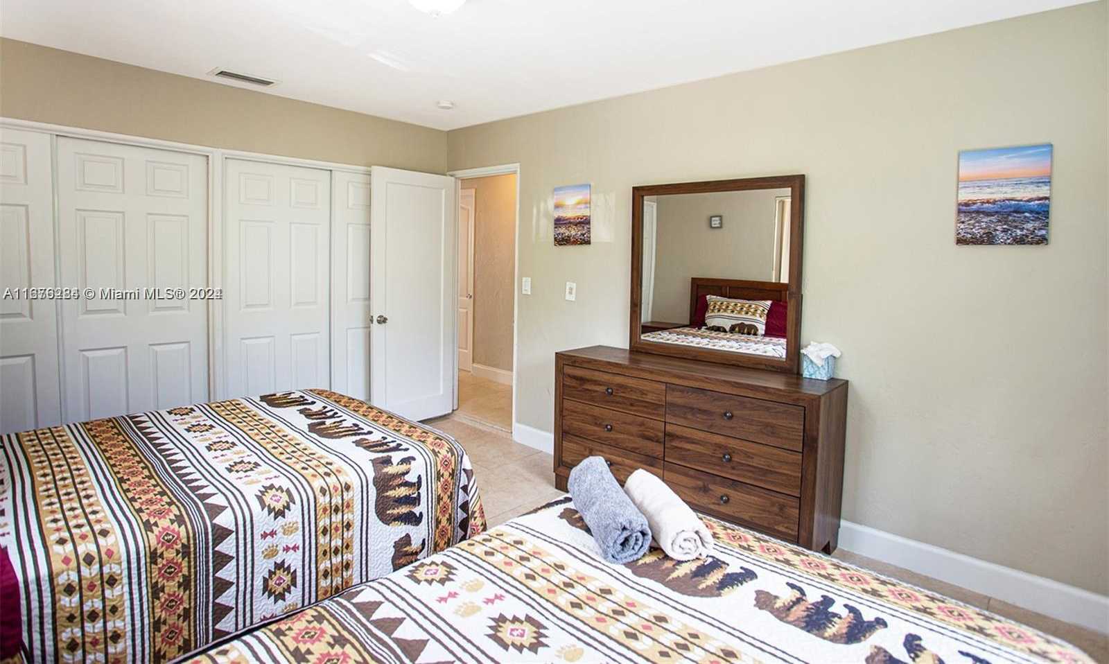 Small Image of 1531 MOFFETT ST, Hollywood Number 23