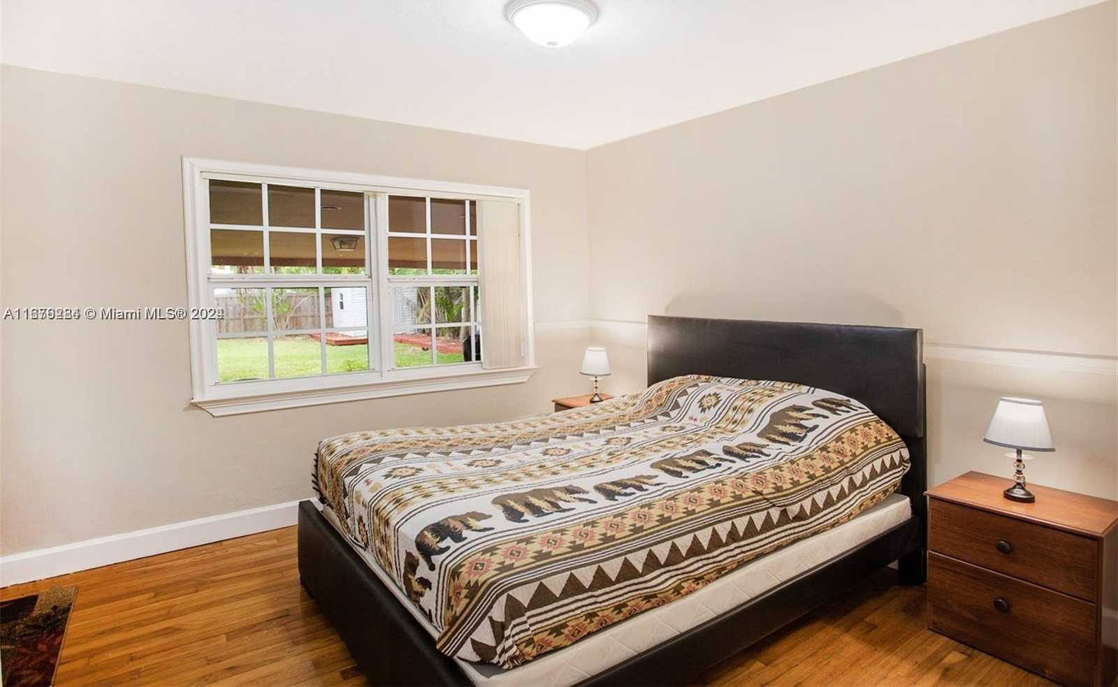 Small Image of 1531 MOFFETT ST, Hollywood Number 25