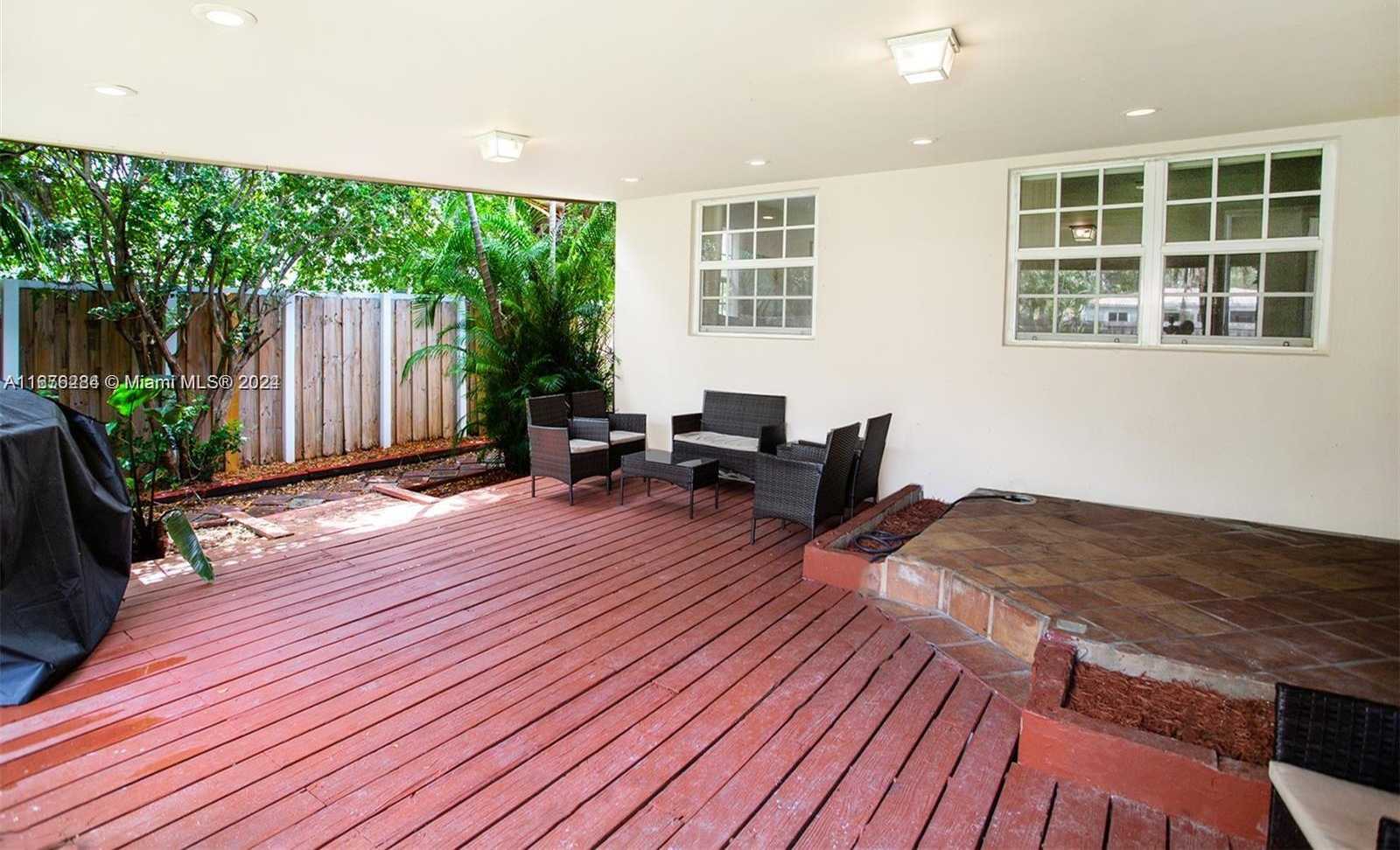 Small Image of 1531 MOFFETT ST, Hollywood Number 28