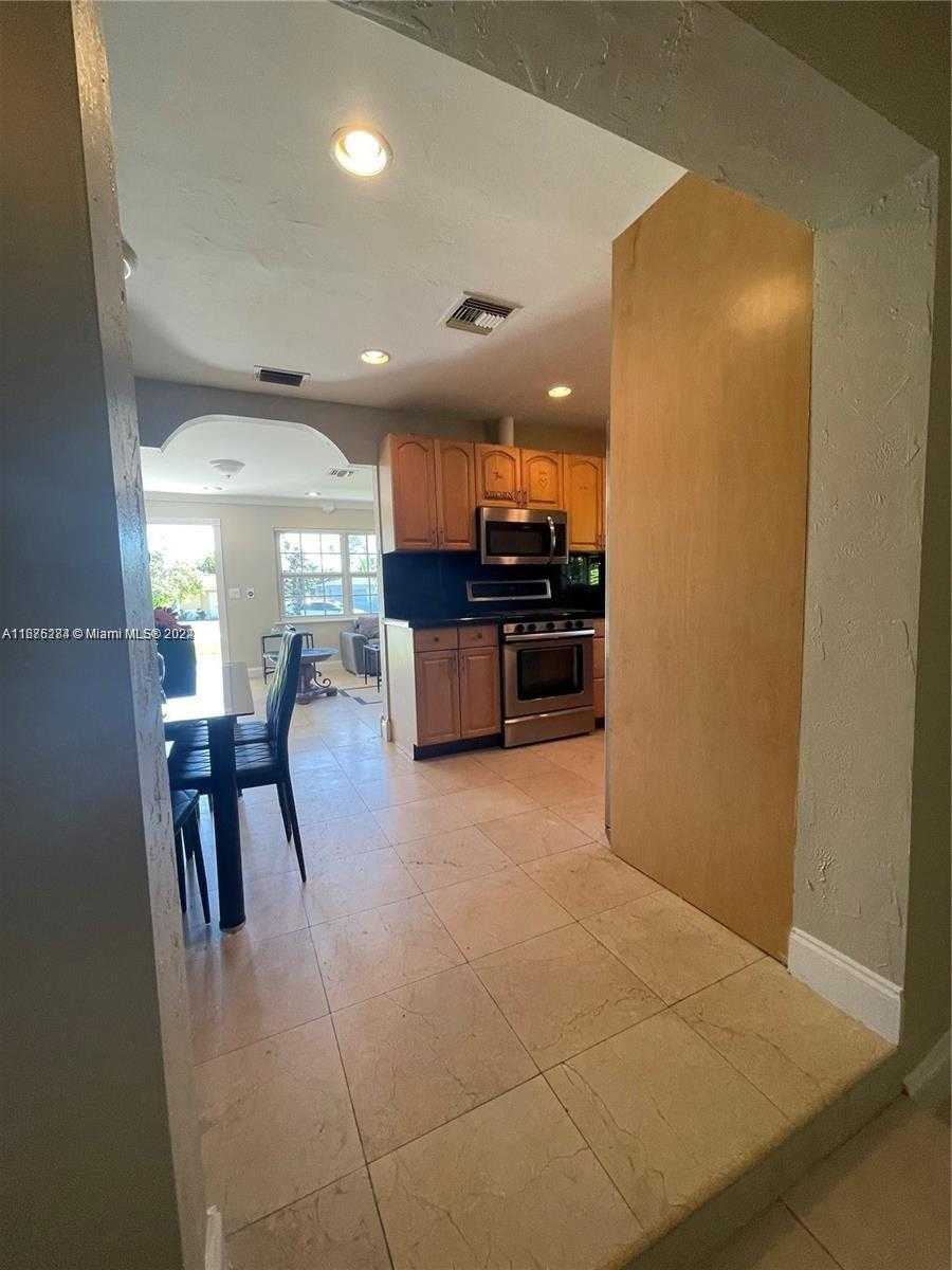 Small Image of 1531 MOFFETT ST, Hollywood Number 4