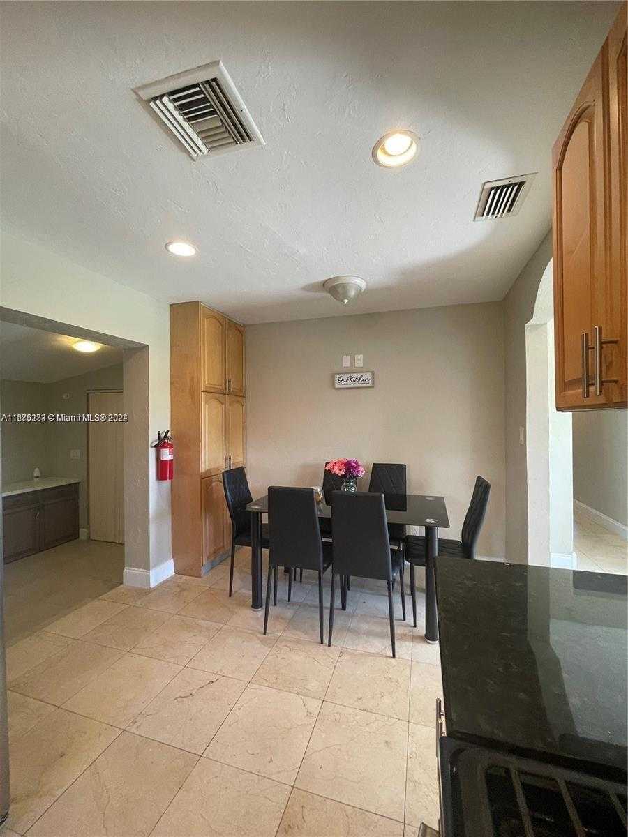 Small Image of 1531 MOFFETT ST, Hollywood Number 6