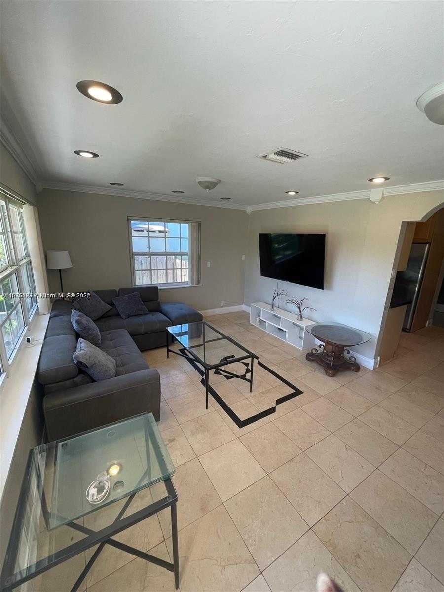 Small Image of 1531 MOFFETT ST, Hollywood Number 7