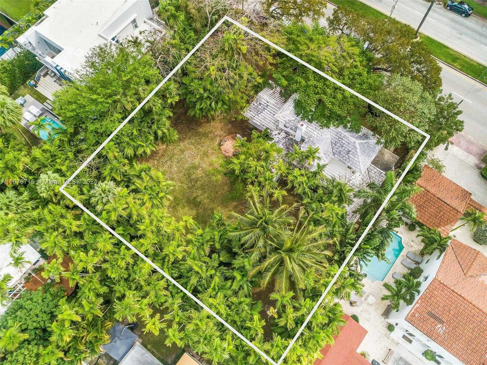 Small Image of 6080 ALTON RD, Miami Beach Number 11