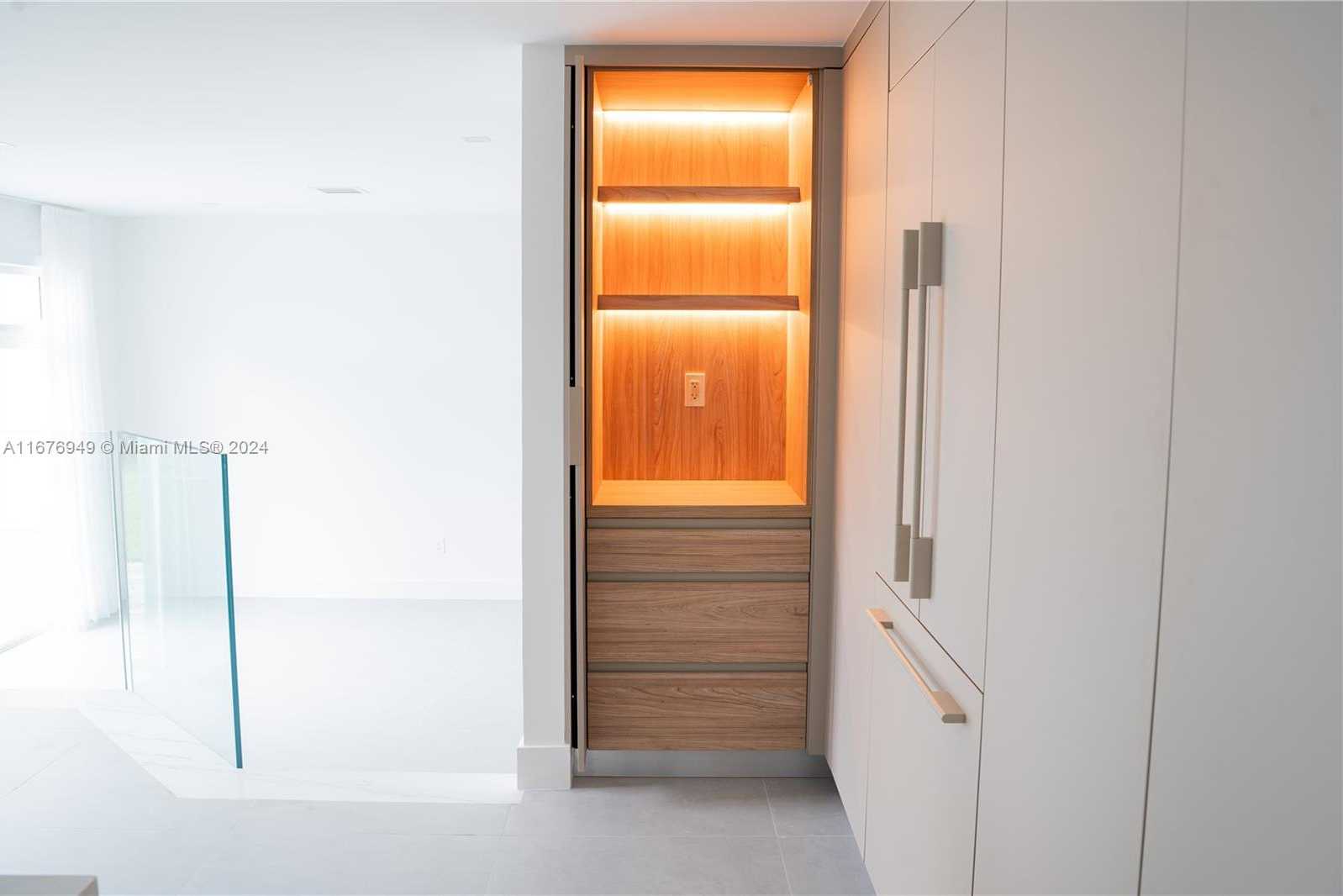 Small Image of 10996 NORTH WEST 58TH TER, Doral Number 11