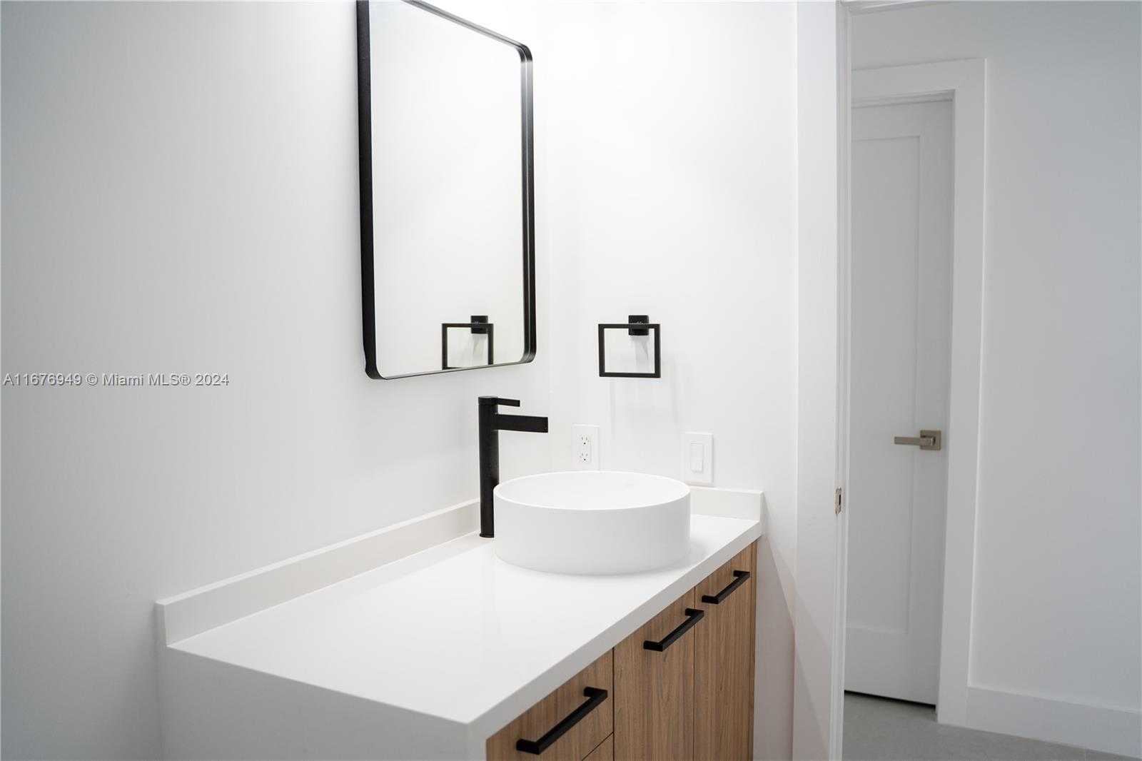 Small Image of 10996 NORTH WEST 58TH TER, Doral Number 18