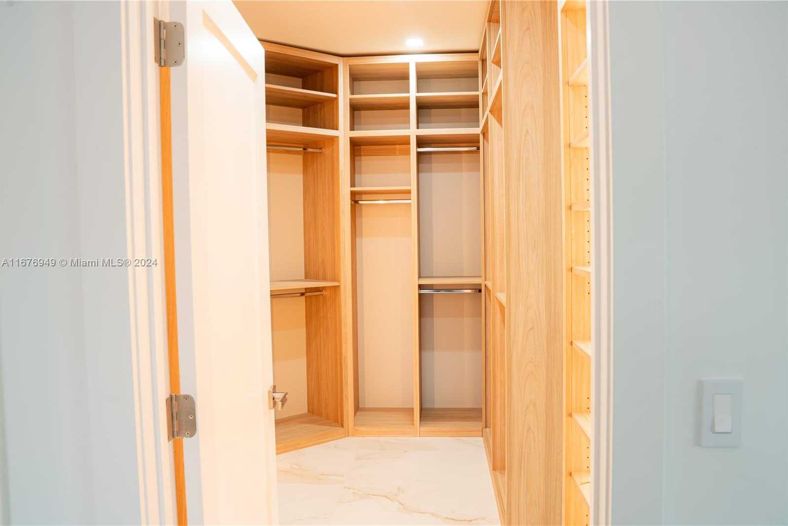 Small Image of 10996 NORTH WEST 58TH TER, Doral Number 23