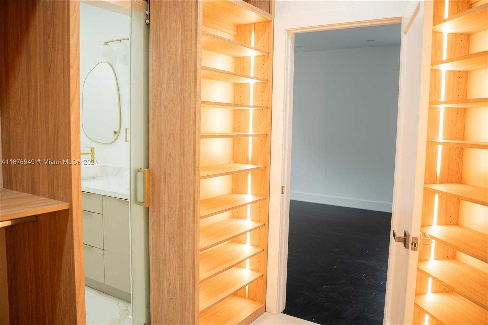 Small Image of 10996 NORTH WEST 58TH TER, Doral Number 25