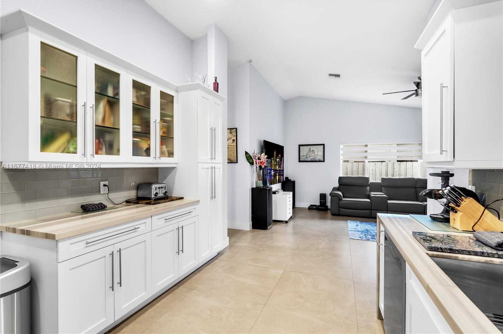 Small Image of 4870 WINKFIELD WAY, Davie Number 13
