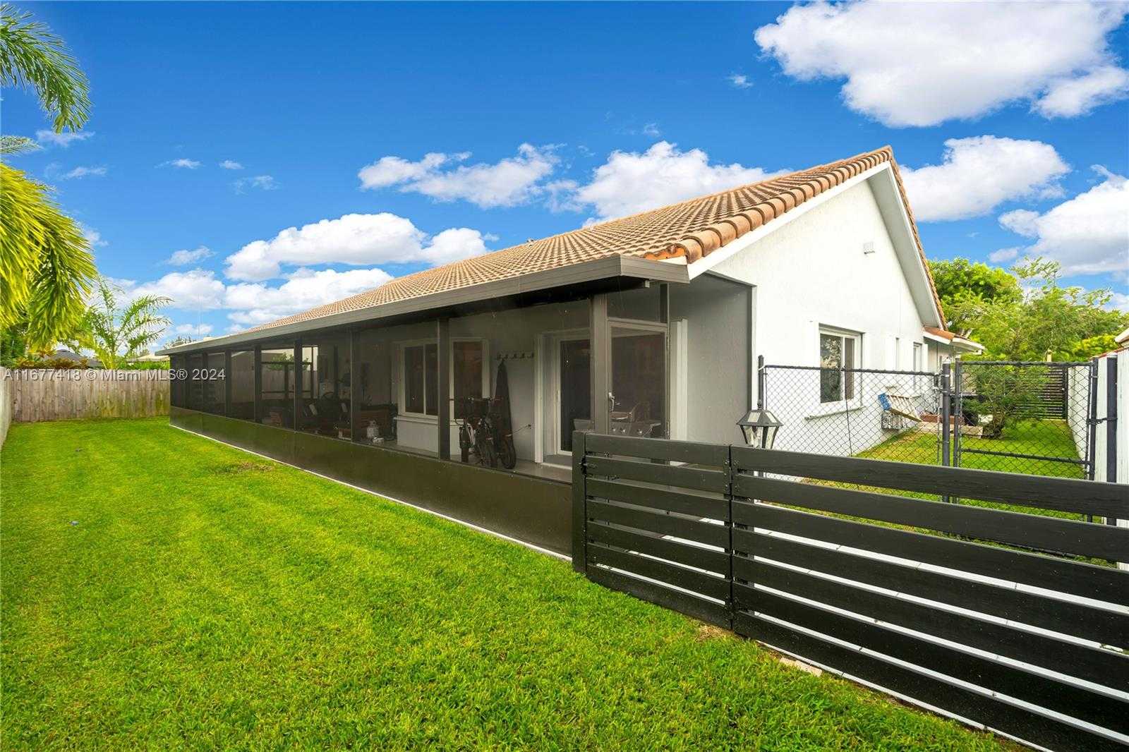 Small Image of 4870 WINKFIELD WAY, Davie Number 37