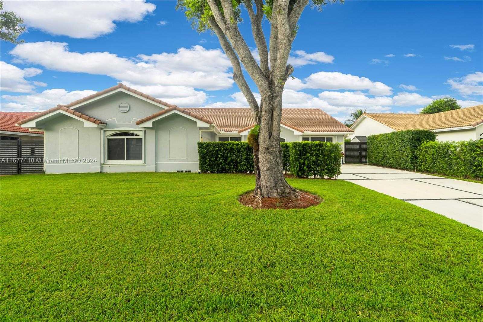Small Image of 4870 WINKFIELD WAY, Davie Number 39