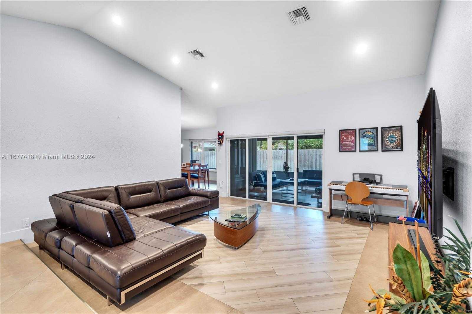 Small Image of 4870 WINKFIELD WAY, Davie Number 4