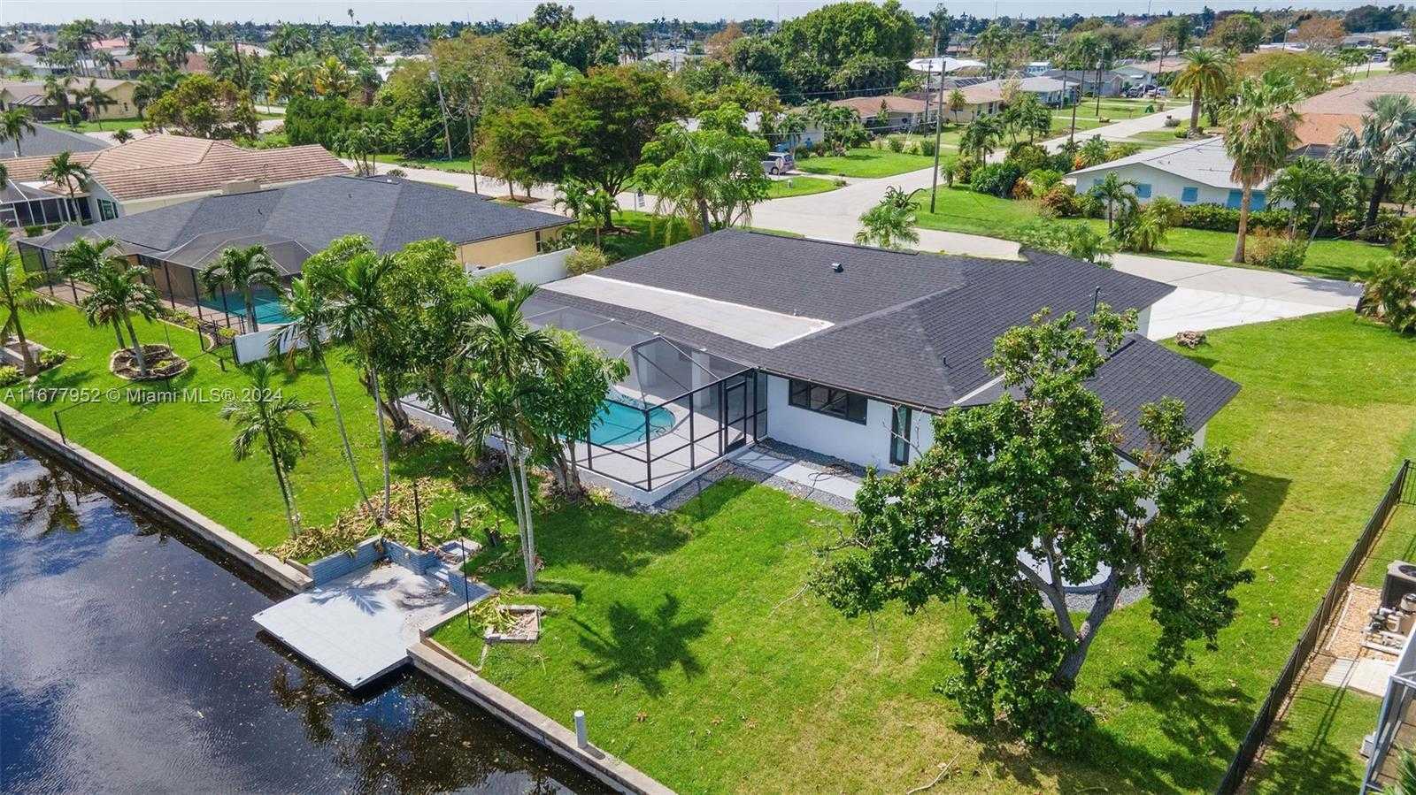 Small Image of 2851 SOUTH EAST 19 PL, Cape Coral Number 15