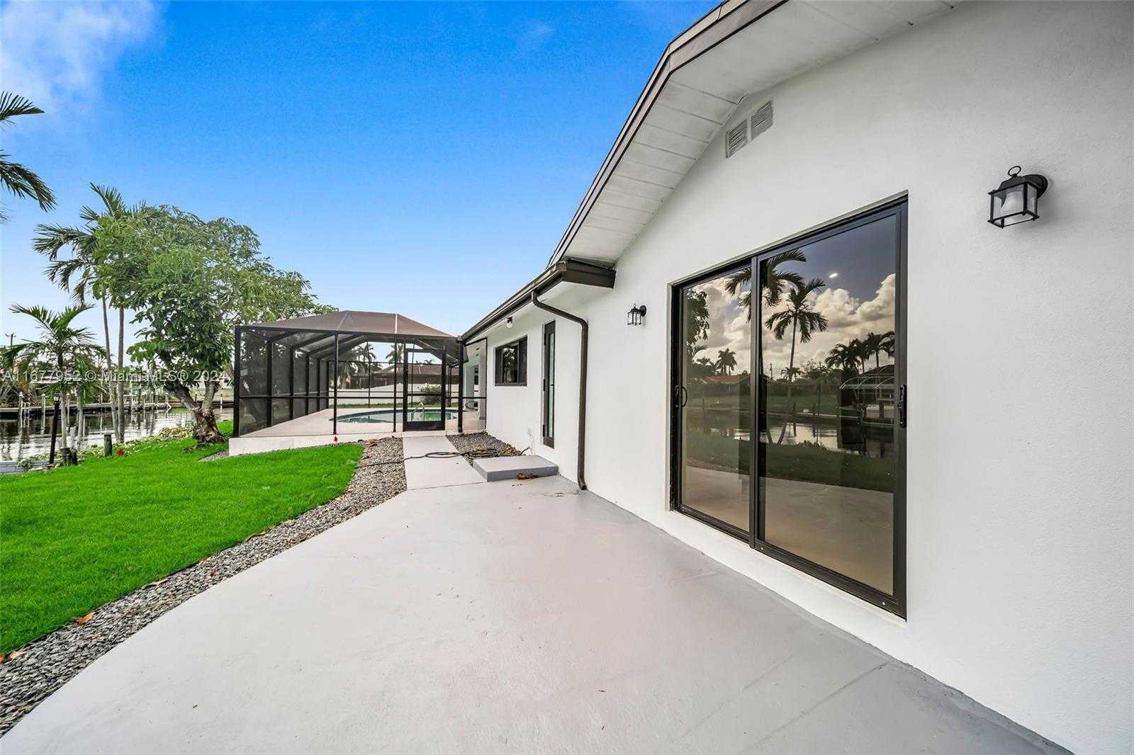 Small Image of 2851 SOUTH EAST 19 PL, Cape Coral Number 16