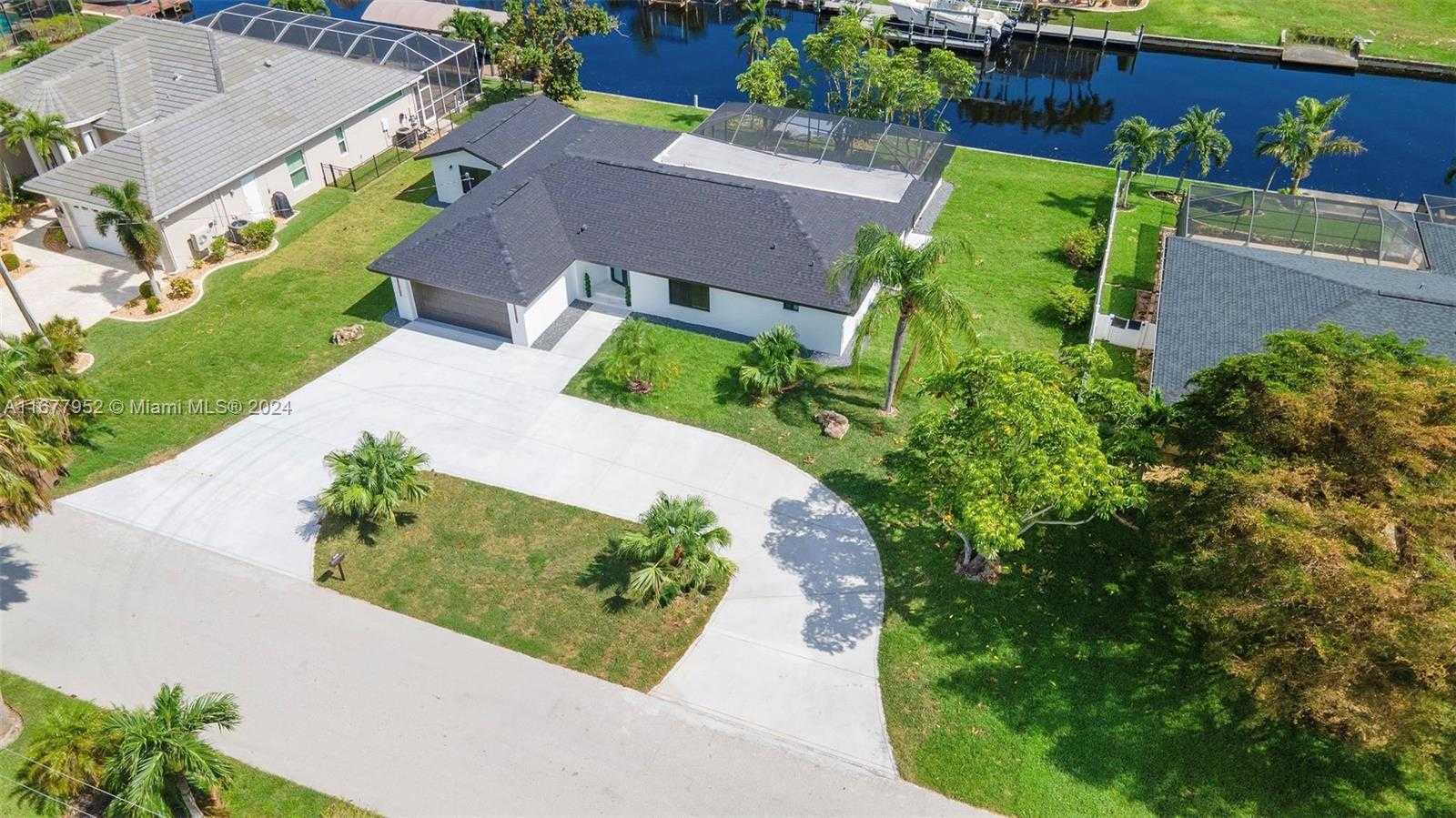 Small Image of 2851 SOUTH EAST 19 PL, Cape Coral Number 18