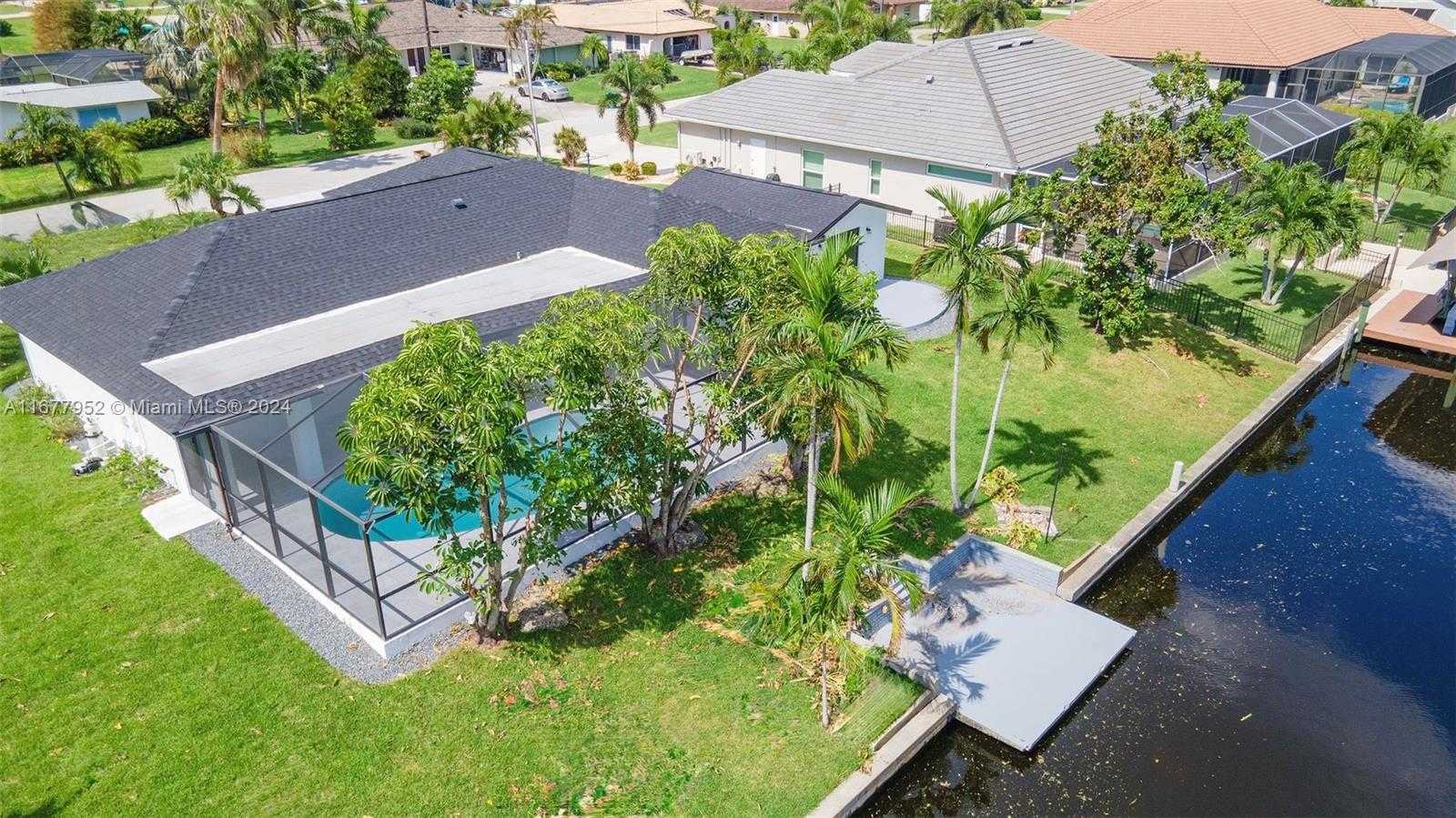 Small Image of 2851 SOUTH EAST 19 PL, Cape Coral Number 4